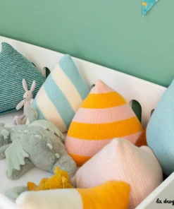 Les coussins berlingots – Tricot d’intérieur | Kit à tricoter du thème Chambre bébé